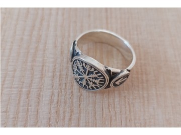 Кольцо с руническим компасом Вегвизир и рунами Тейваз (Тюр) - Путь Воина