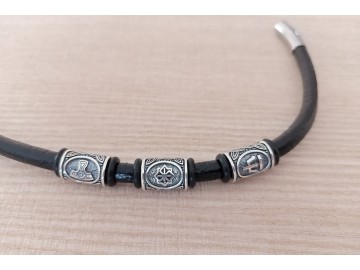 Кожаный браслет (4мм) с шармами